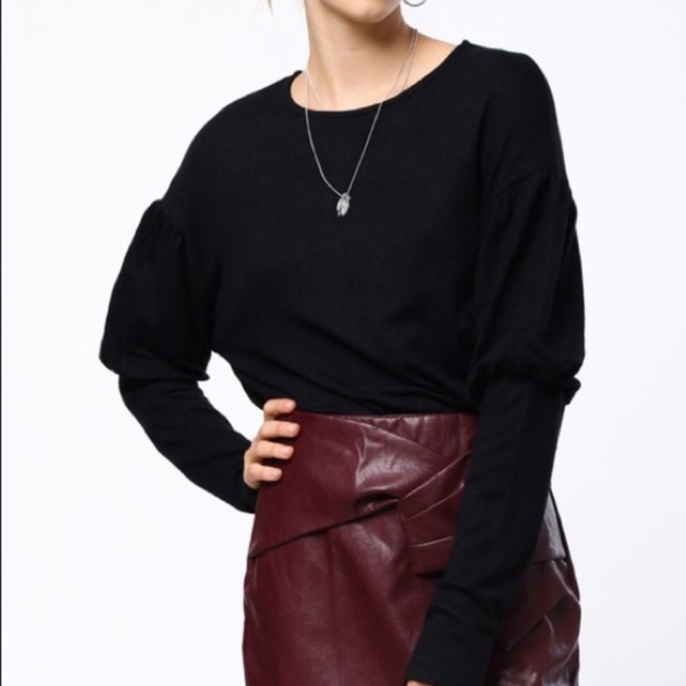 ⭐️NWT ⭐️BLACK PUFF SLEEVE KNIT TOP ⭐️⭐️NWT ⭐️⭐️